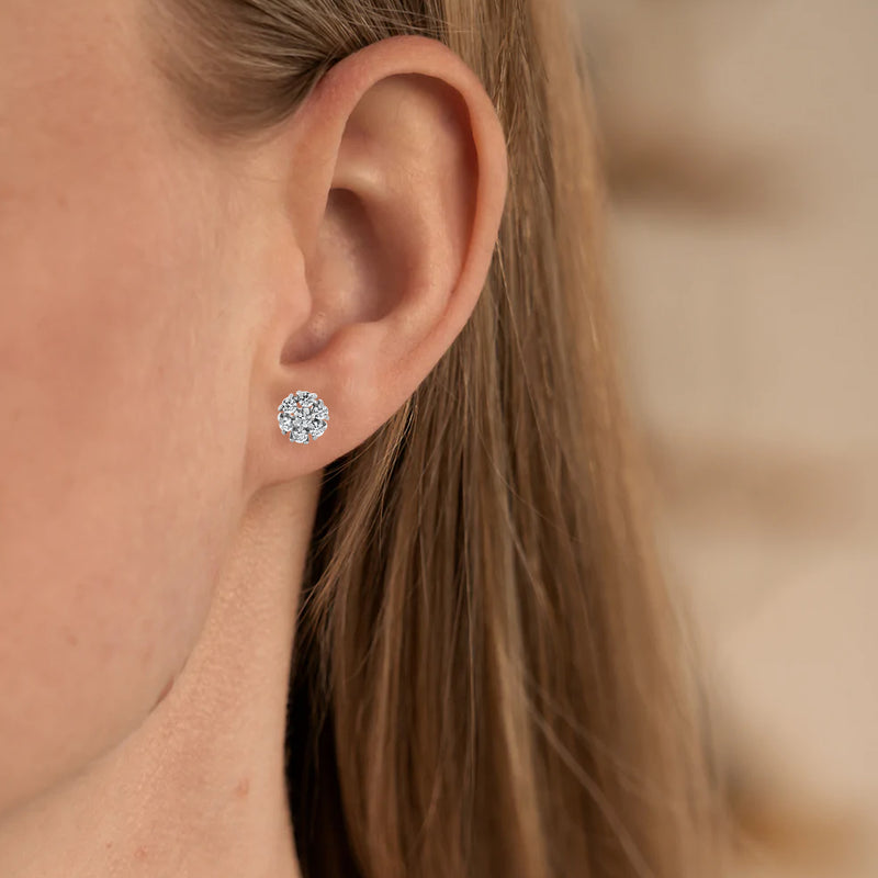 Handcrafted in 925 Sterling Silver Earring Studded With Cubic Zirconia Flower Round Shape Wear After Look 